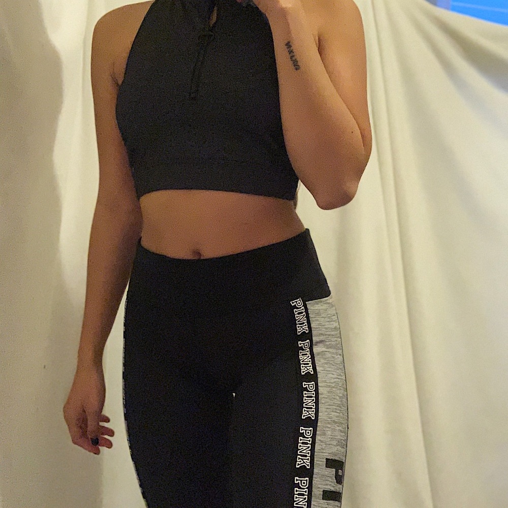 PINK VICTORIAS SECRET LEGGINGS